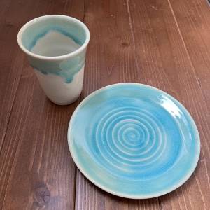 カップとお皿のセット(流れるブルー)