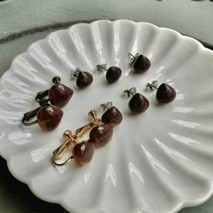 【ワンコイン】栗のシンプルイヤリング・ピアス【オンクリマルシェ限定商品】